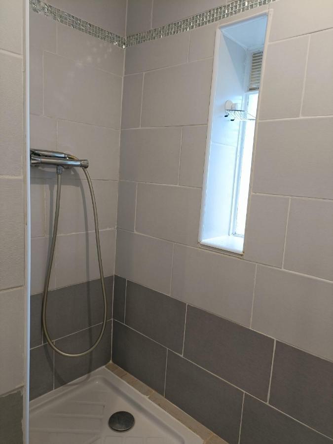 Un Bel Appartement Rez Jardin Parking Gratuit Vence Exterior photo